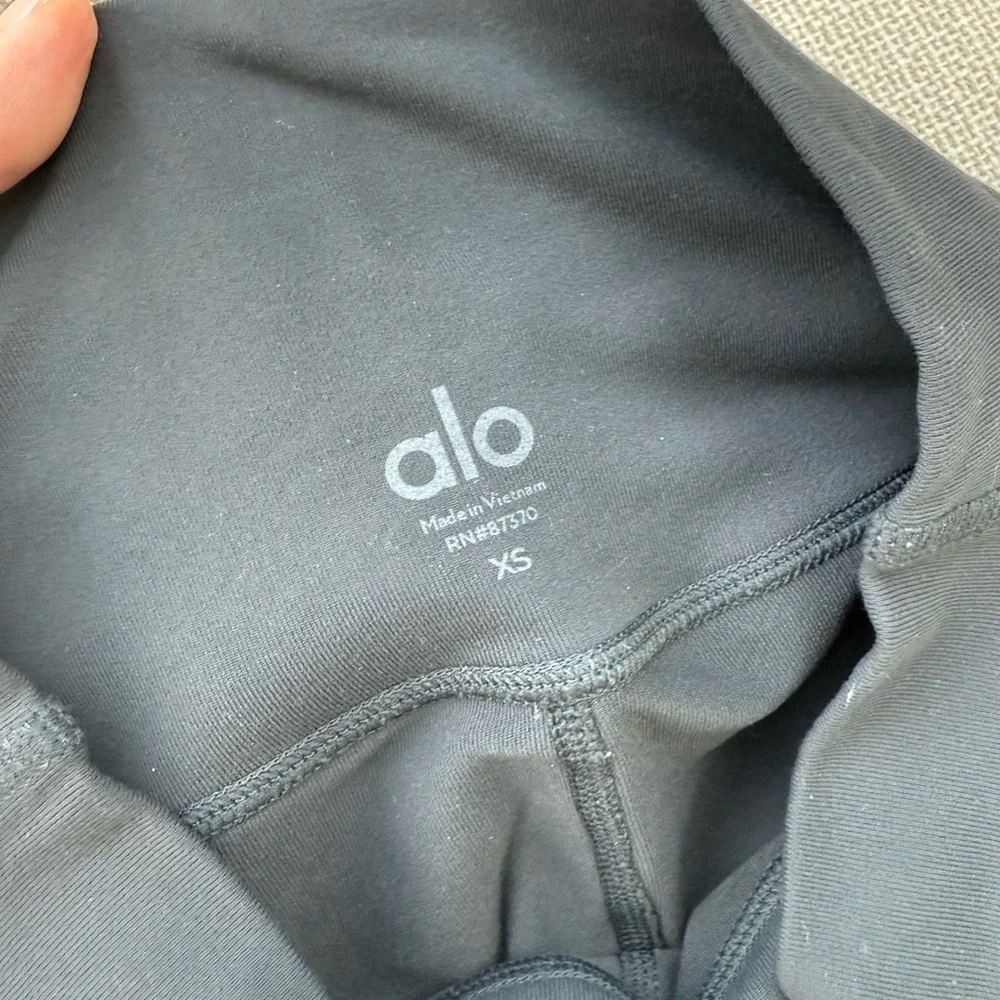 ALO Yoga Graphite Leggings. Size xs-s - Picture 7 of 9